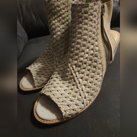 SAM EDELMAN Cooper Beige Leather Woven Block Heel Peep Toe Booties Sz8.5 - Picture 3 of 9